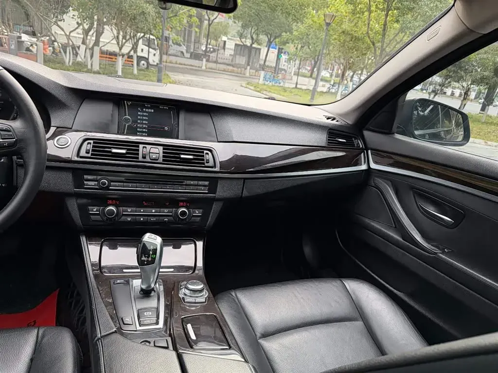 2012 BMW 5 Series 2.5L 204HP L6 8AT,autocango,china used car exporter,china ev exporter,chinese used car exporter,chinese used ev exporter