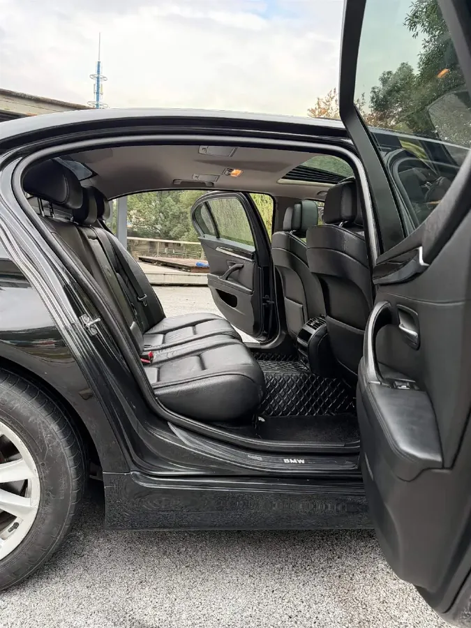 2012 BMW 5 Series 2.5L 204HP L6 8AT,autocango,china used car exporter,china ev exporter,chinese used car exporter,chinese used ev exporter