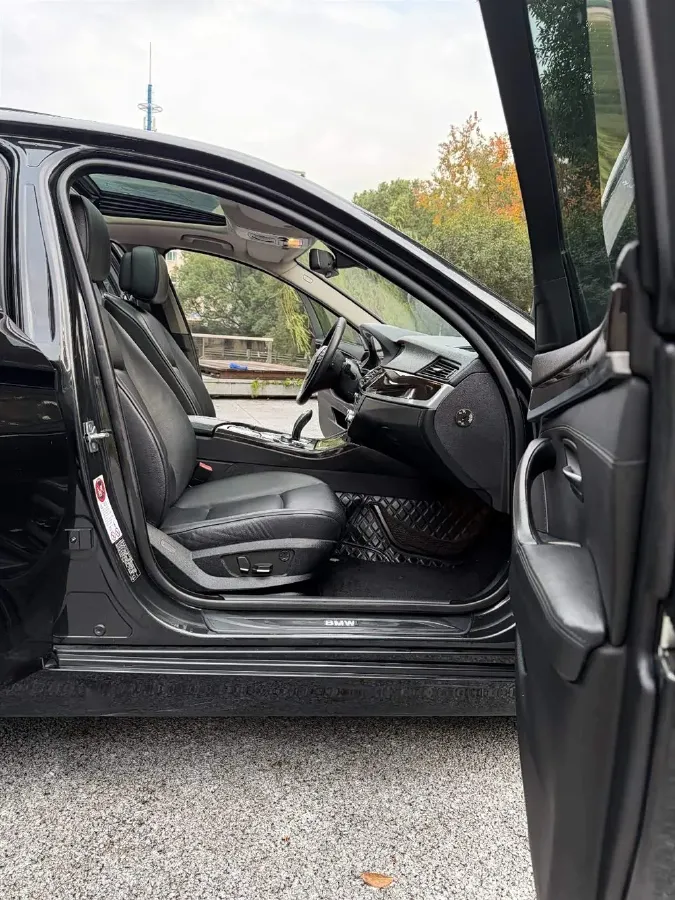 2012 BMW 5 Series 2.5L 204HP L6 8AT,autocango,china used car exporter,china ev exporter,chinese used car exporter,chinese used ev exporter