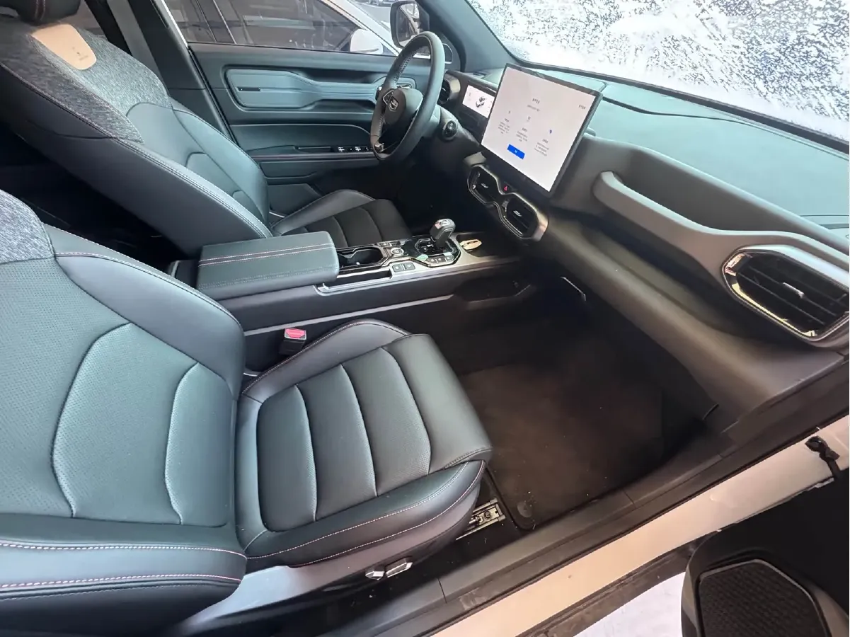 2025 Geely Cowboy 1.5T 181HP L4 7DCT,autocango,china used car exporter,china ev exporter,chinese used car exporter,chinese used ev exporter