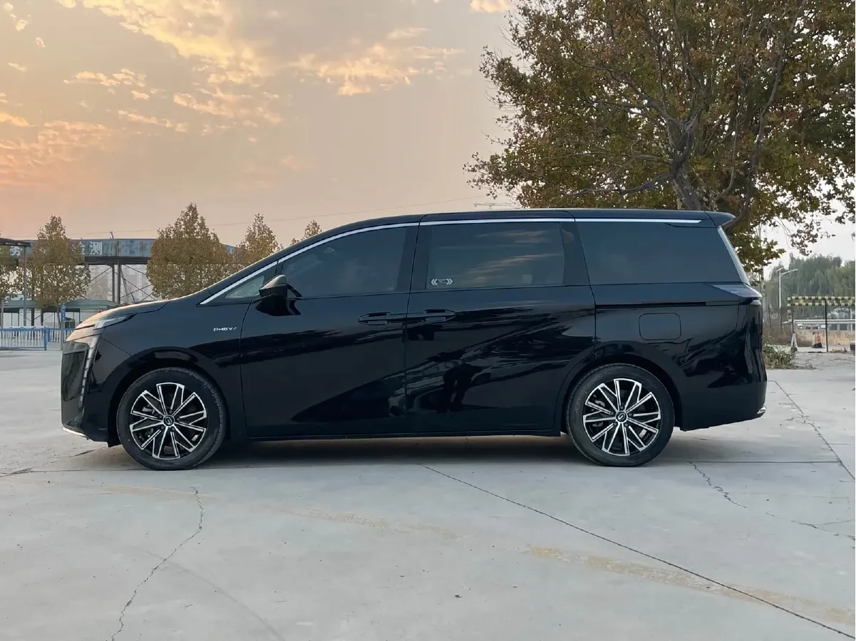 2024 GAC Trumpchi E8 2.0L 140HP L4 2DHT PHEV 25.57KWH,autocango,china used car exporter,china ev exporter,chinese used car exporter,chinese used ev exporter