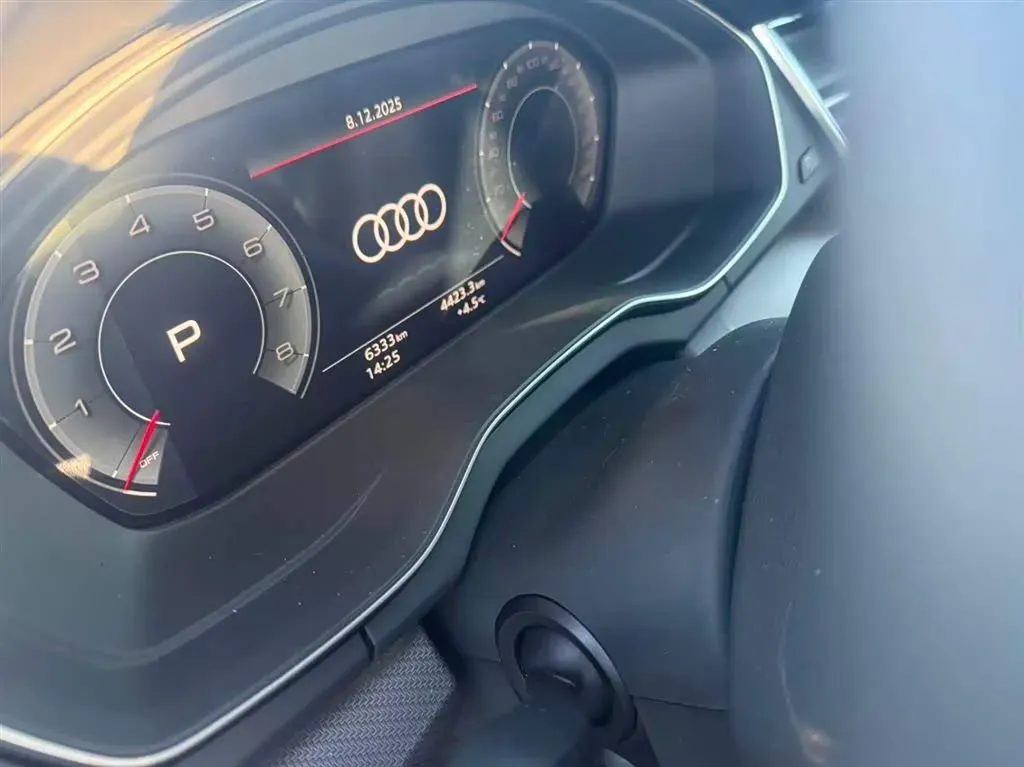 2025 Audi Q5L 2.0T 190HP L4 7DCT,autocango,china used car exporter,china ev exporter,chinese used car exporter,chinese used ev exporter