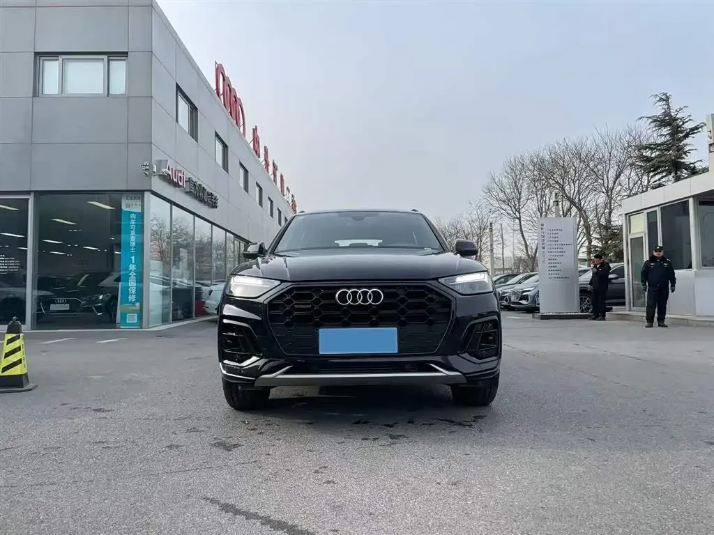 2025 Audi Q5L 2.0T 190HP L4 7DCT,autocango,china used car exporter,china ev exporter,chinese used car exporter,chinese used ev exporter
