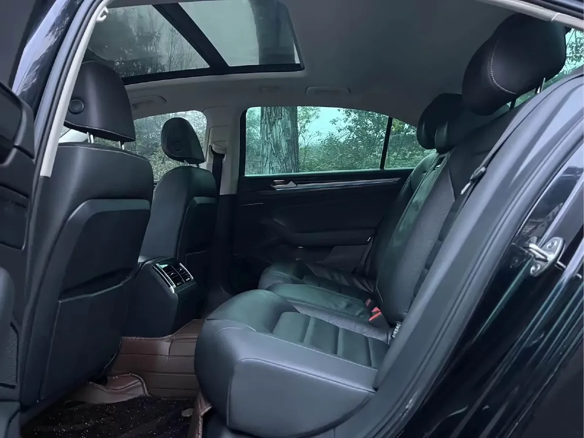 2018 Volkswagen Phideon 2.0T 224HP L4 7DCT,autocango,china used car exporter,china ev exporter,chinese used car exporter,chinese used ev exporter