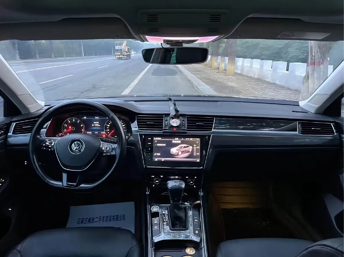 2018 Volkswagen Phideon 2.0T 224HP L4 7DCT,autocango,china used car exporter,china ev exporter,chinese used car exporter,chinese used ev exporter