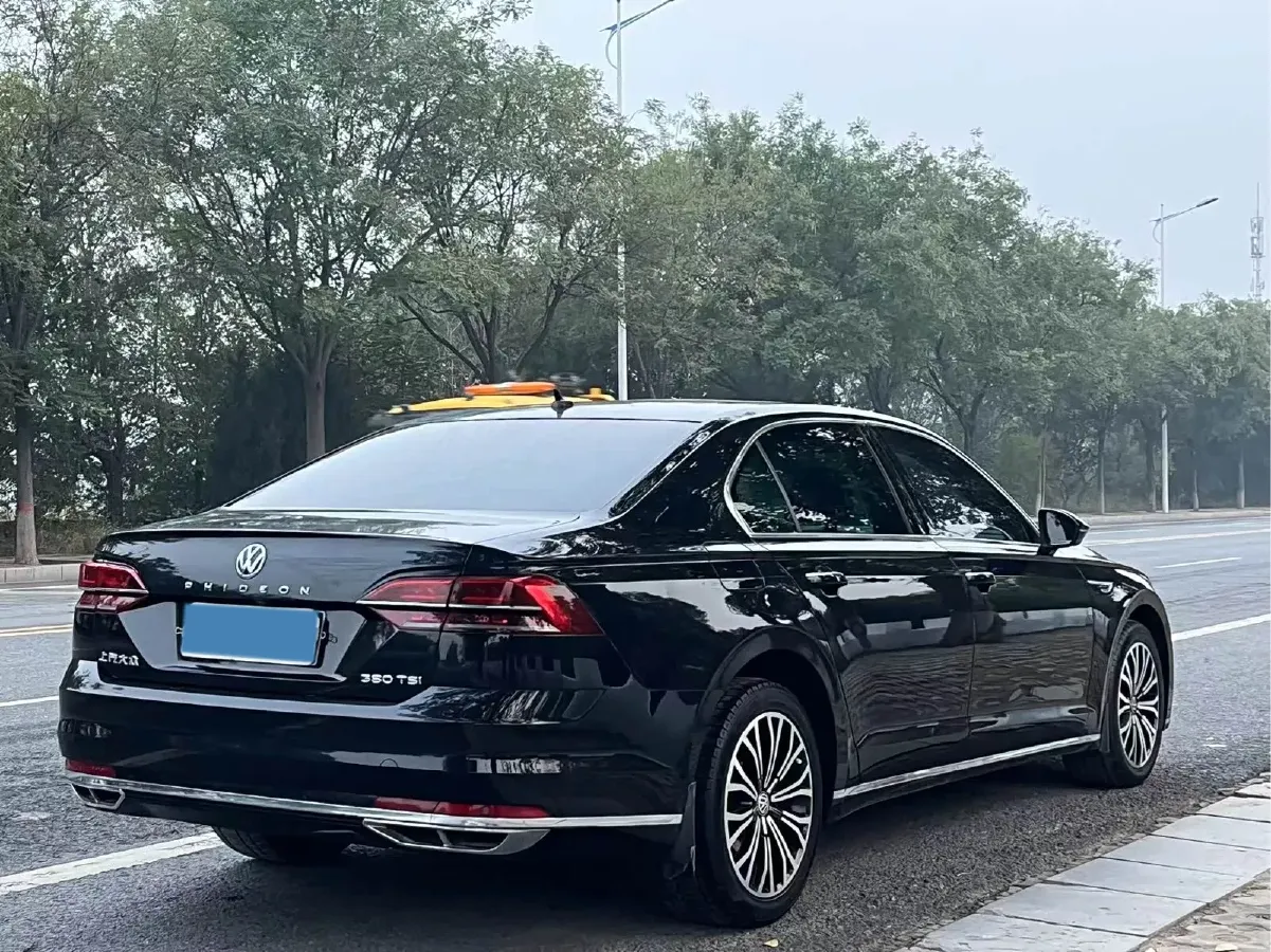 2018 Volkswagen Phideon 2.0T 224HP L4 7DCT,autocango,china used car exporter,china ev exporter,chinese used car exporter,chinese used ev exporter