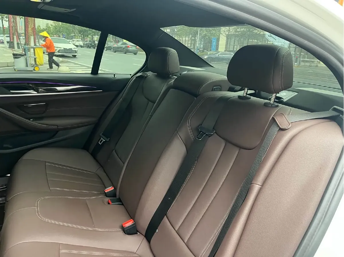 2019 BMW 5 Series 2.0T 184HP L4 8AT,autocango,china used car exporter,china ev exporter,chinese used car exporter,chinese used ev exporter