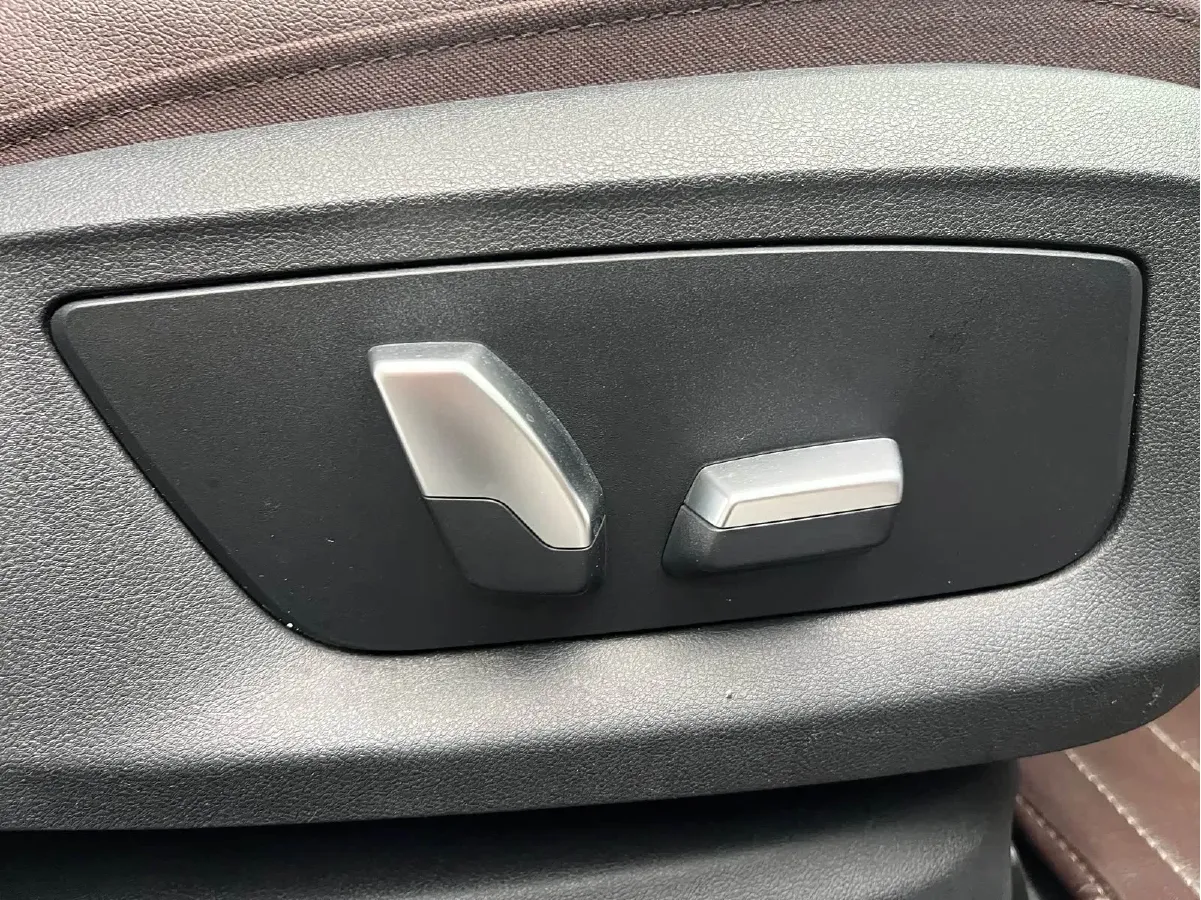 2019 BMW 5 Series 2.0T 184HP L4 8AT,autocango,china used car exporter,china ev exporter,chinese used car exporter,chinese used ev exporter