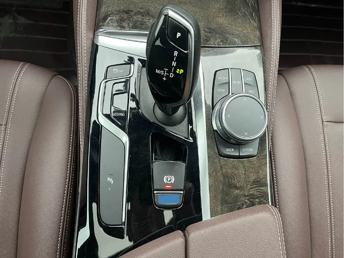 2019 BMW 5 Series 2.0T 184HP L4 8AT,autocango,china used car exporter,china ev exporter,chinese used car exporter,chinese used ev exporter