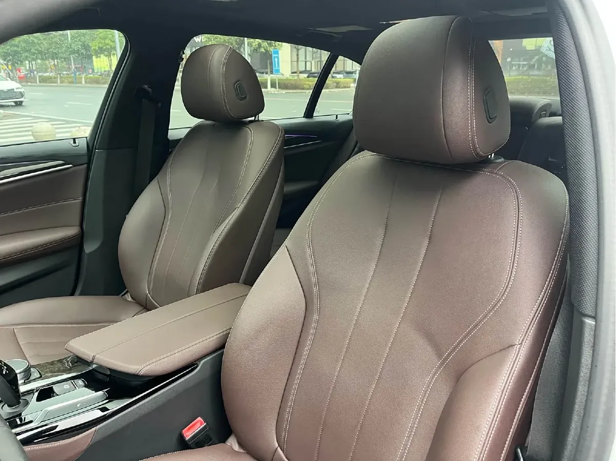 2019 BMW 5 Series 2.0T 184HP L4 8AT,autocango,china used car exporter,china ev exporter,chinese used car exporter,chinese used ev exporter