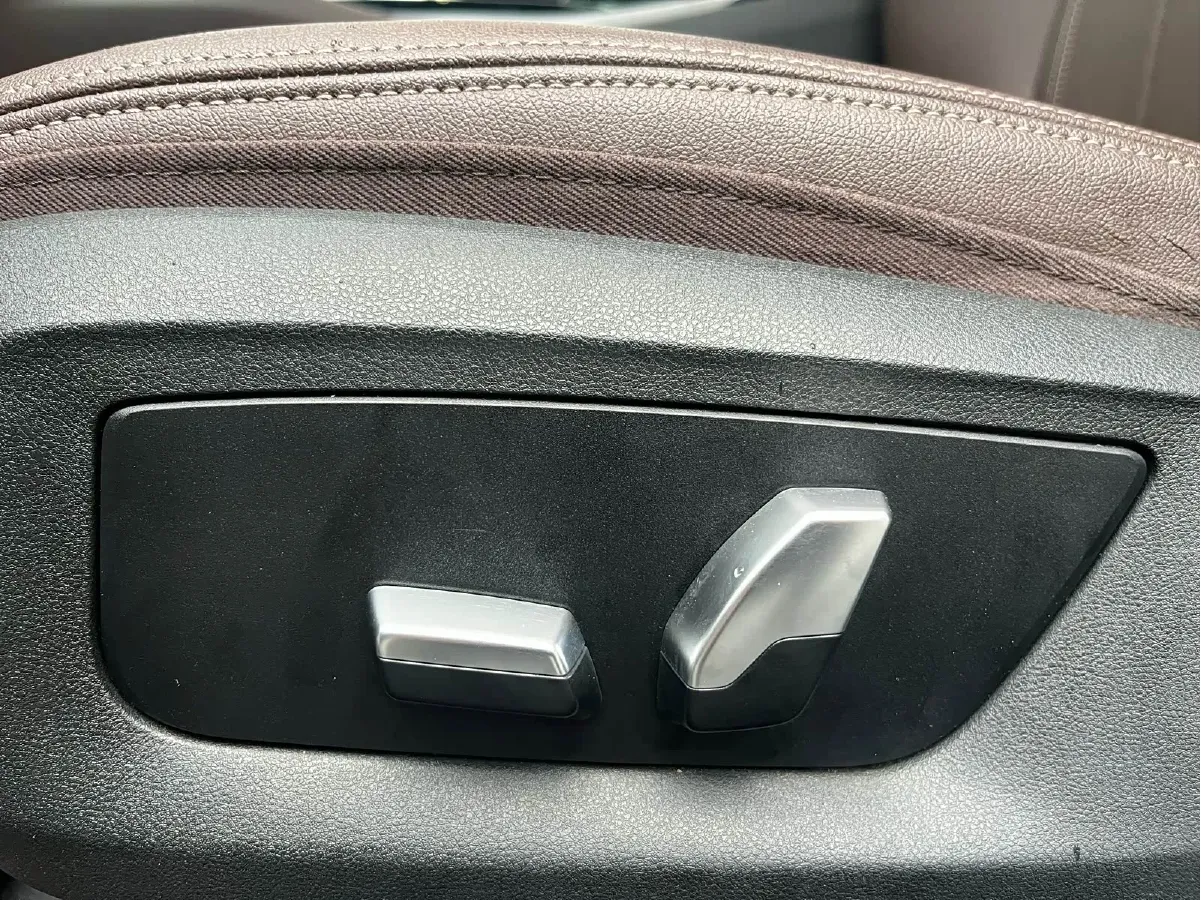 2019 BMW 5 Series 2.0T 184HP L4 8AT,autocango,china used car exporter,china ev exporter,chinese used car exporter,chinese used ev exporter