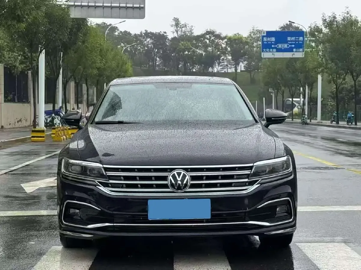 2021 Volkswagen Phideon 2.0T 224HP L4 7DCT,autocango,china used car exporter,china ev exporter,chinese used car exporter,chinese used ev exporter