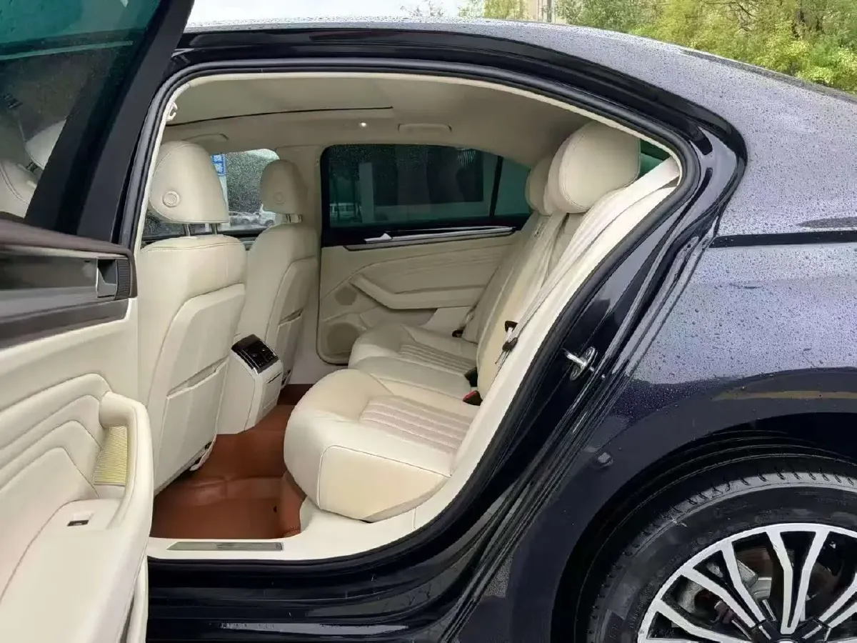 2021 Volkswagen Phideon 2.0T 224HP L4 7DCT,autocango,china used car exporter,china ev exporter,chinese used car exporter,chinese used ev exporter