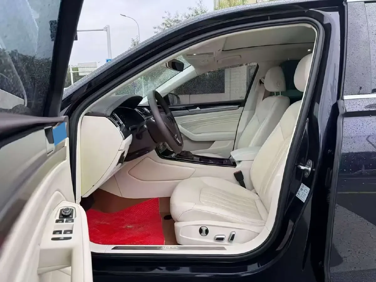 2021 Volkswagen Phideon 2.0T 224HP L4 7DCT,autocango,china used car exporter,china ev exporter,chinese used car exporter,chinese used ev exporter