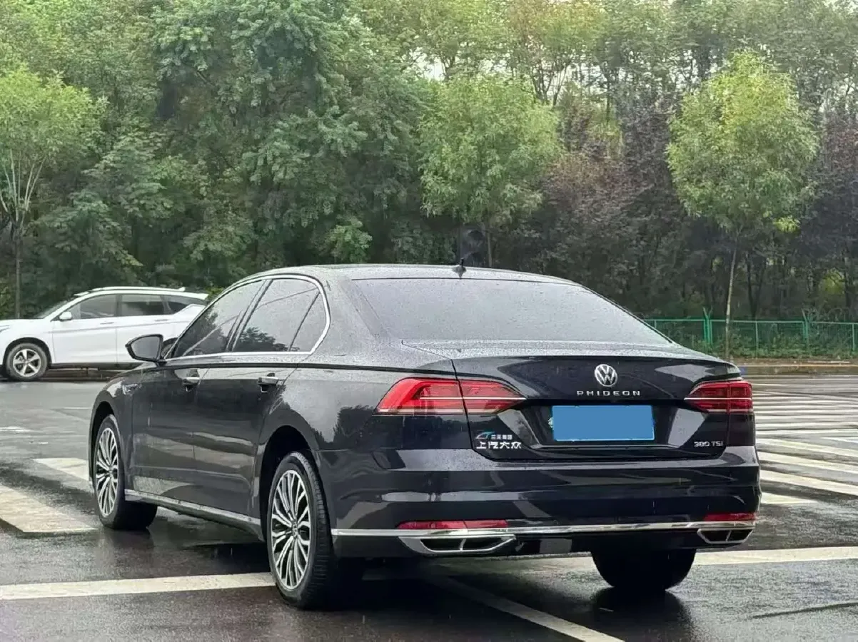 2021 Volkswagen Phideon 2.0T 224HP L4 7DCT,autocango,china used car exporter,china ev exporter,chinese used car exporter,chinese used ev exporter