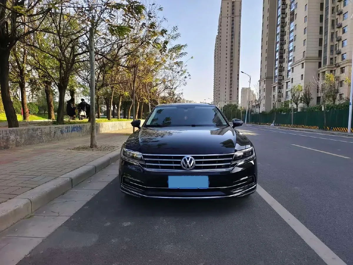 2018 Volkswagen Phideon 2.0T 224HP L4 7DCT,autocango,china used car exporter,china ev exporter,chinese used car exporter,chinese used ev exporter