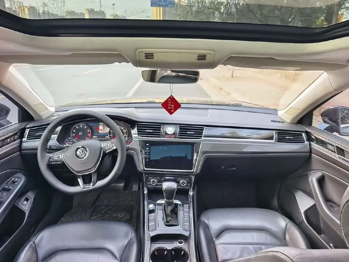 2018 Volkswagen Phideon 2.0T 224HP L4 7DCT,autocango,china used car exporter,china ev exporter,chinese used car exporter,chinese used ev exporter