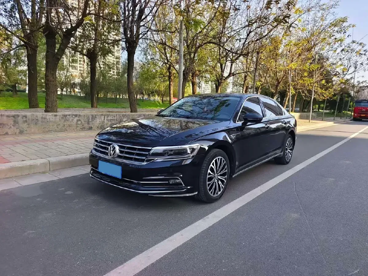 2018 Volkswagen Phideon 2.0T 224HP L4 7DCT,autocango,china used car exporter,china ev exporter,chinese used car exporter,chinese used ev exporter