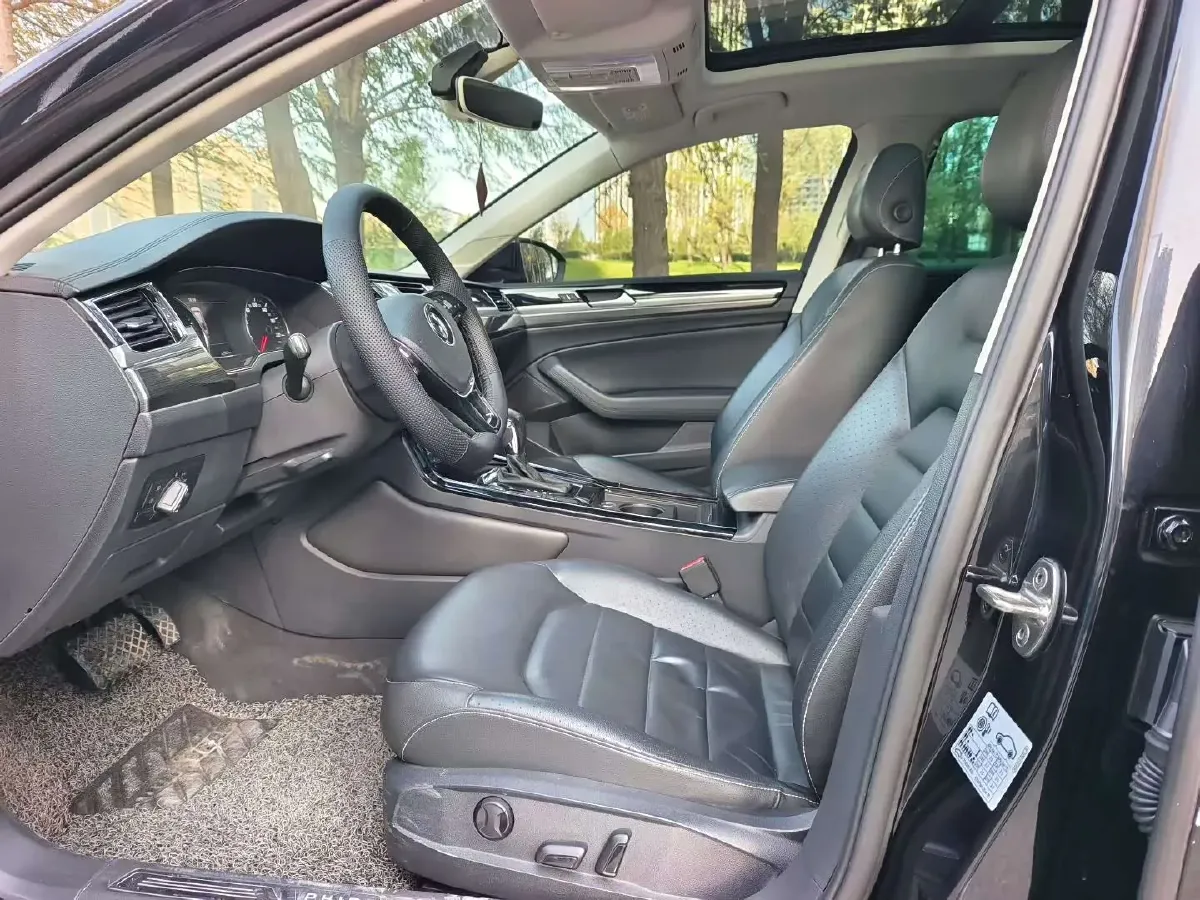 2018 Volkswagen Phideon 2.0T 224HP L4 7DCT,autocango,china used car exporter,china ev exporter,chinese used car exporter,chinese used ev exporter