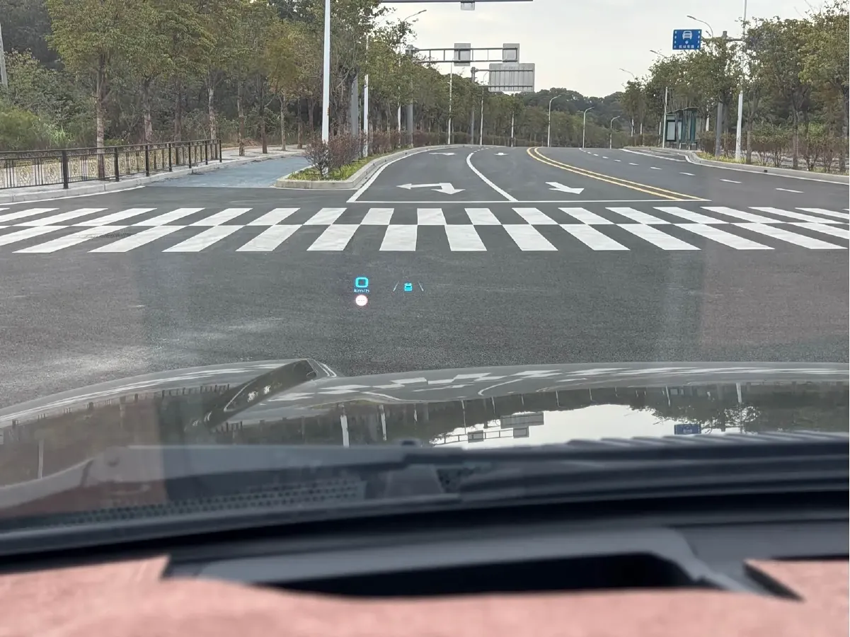 2024 Tank 400 2.0T 252HP L4 9AT PHEV 36.7/37.1KWH,autocango,china used car exporter,china ev exporter,chinese used car exporter,chinese used ev exporter