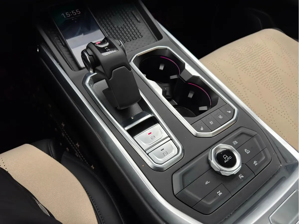 2024 Tank 400 2.0T 252HP L4 9AT PHEV 36.7/37.1KWH,autocango,china used car exporter,china ev exporter,chinese used car exporter,chinese used ev exporter