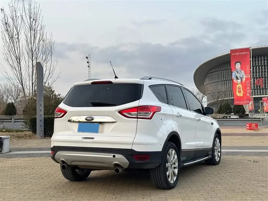 2013 Ford Kuga 2.0T 242HP L4 6AT,autocango,china used car exporter,china ev exporter,chinese used car exporter,chinese used ev exporter