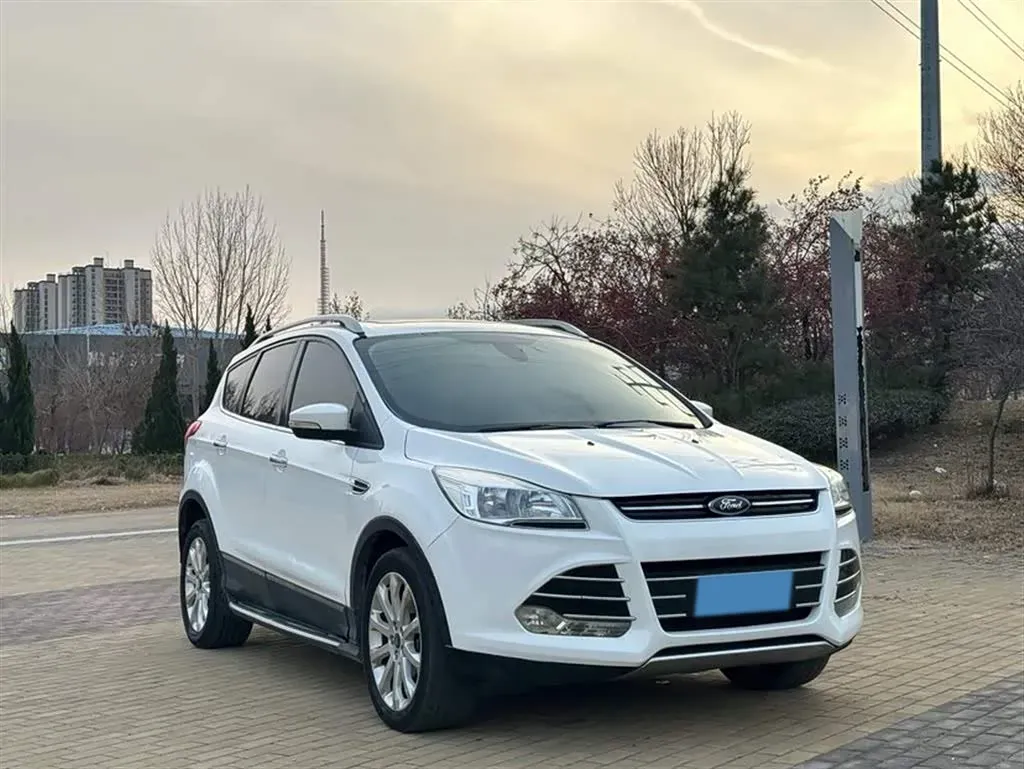 2013 Ford Kuga 2.0T 242HP L4 6AT,autocango,china used car exporter,china ev exporter,chinese used car exporter,chinese used ev exporter