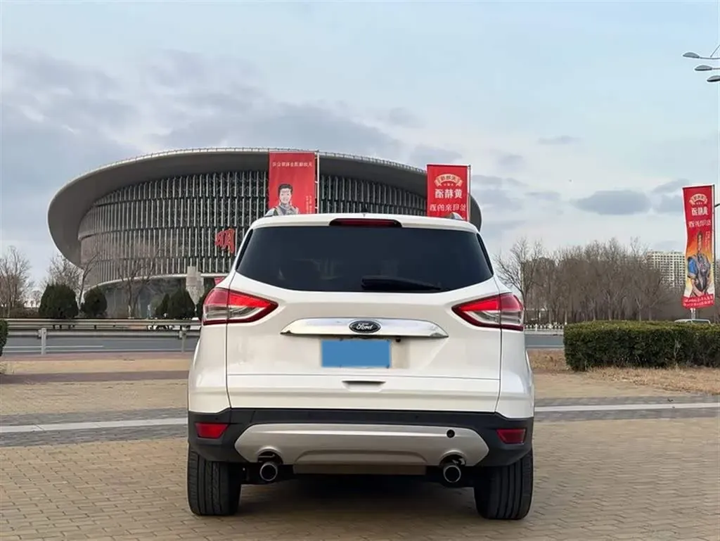 2013 Ford Kuga 2.0T 242HP L4 6AT,autocango,china used car exporter,china ev exporter,chinese used car exporter,chinese used ev exporter
