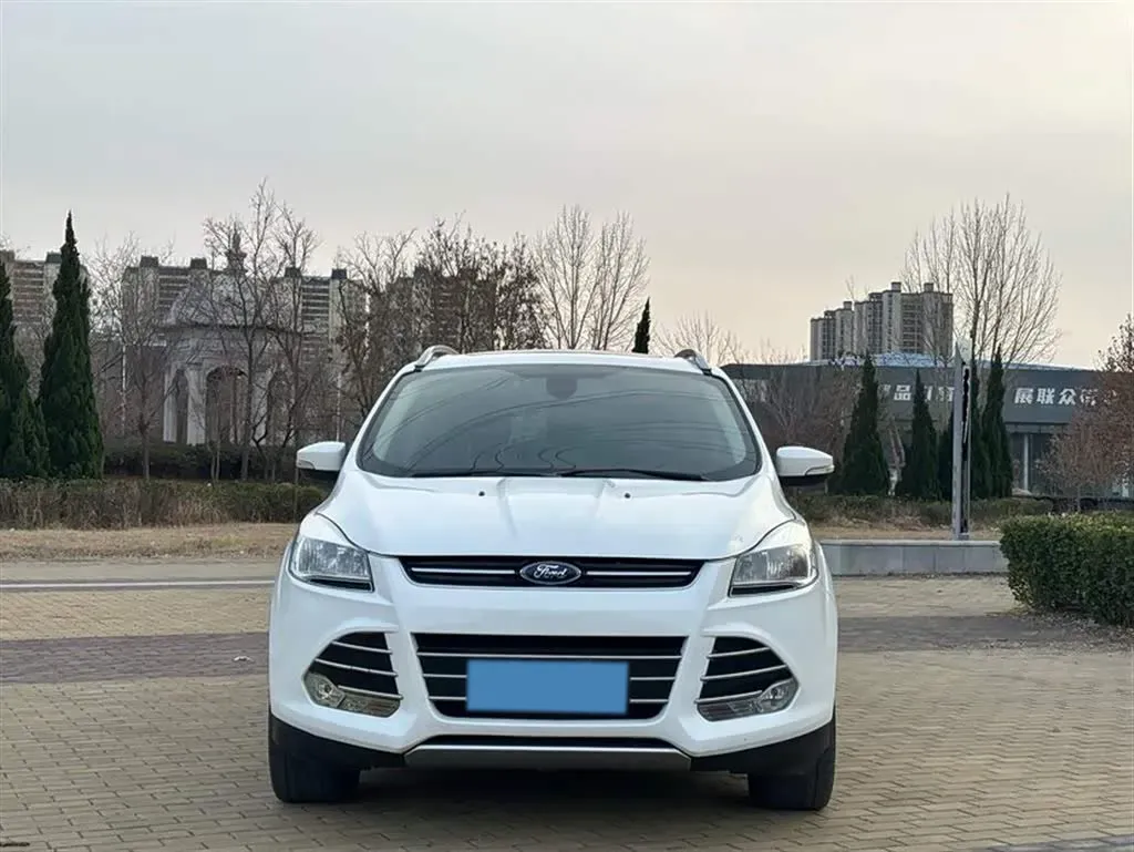 2013 Ford Kuga 2.0T 242HP L4 6AT,autocango,china used car exporter,china ev exporter,chinese used car exporter,chinese used ev exporter