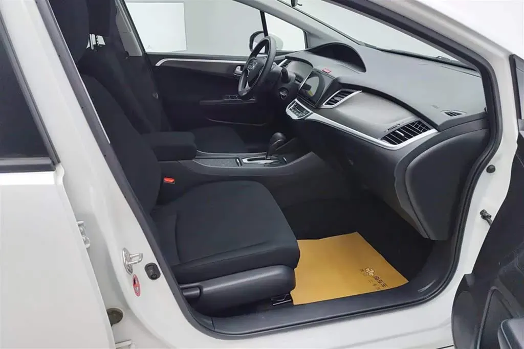 2017 Honda Jade 1.8L 141HP L4 5AT,autocango,china used car exporter,china ev exporter,chinese used car exporter,chinese used ev exporter