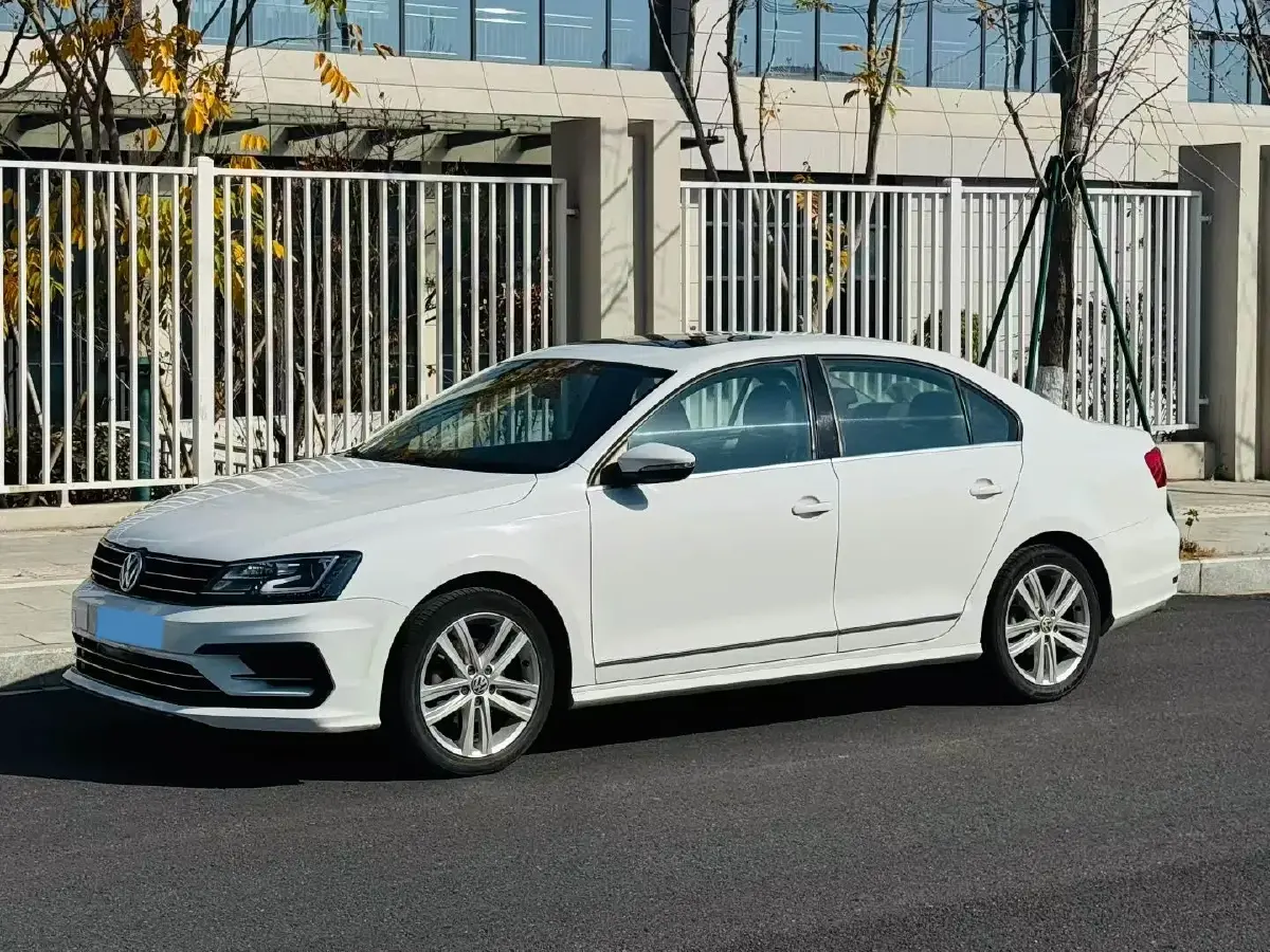 2018 Volkswagen Sagitar 1.4T 150HP L4 7DCT