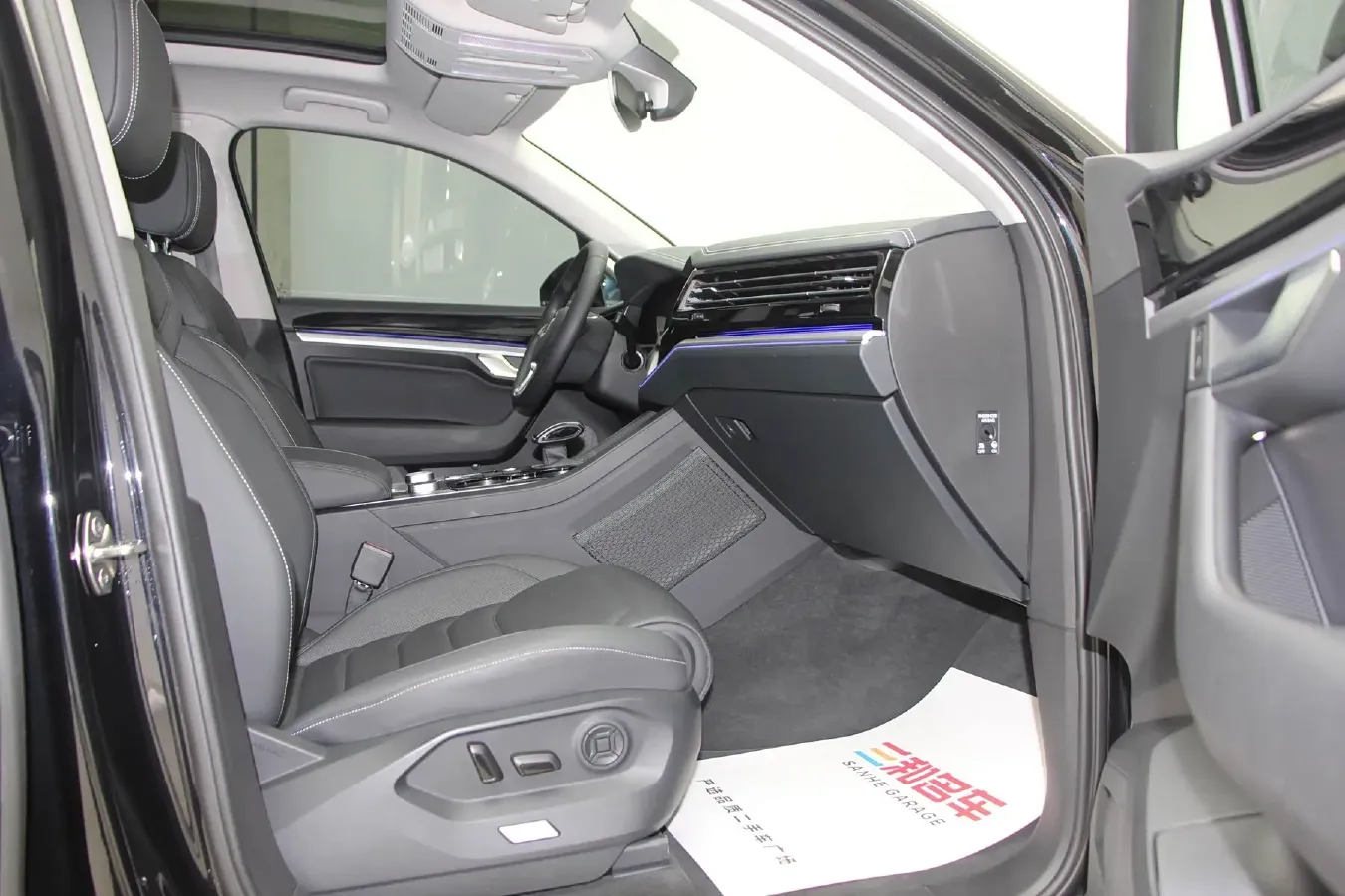 2020 Volkswagen Touareg 3.0T 340HP V6 8AT,autocango,china used car exporter,china ev exporter,chinese used car exporter,chinese used ev exporter