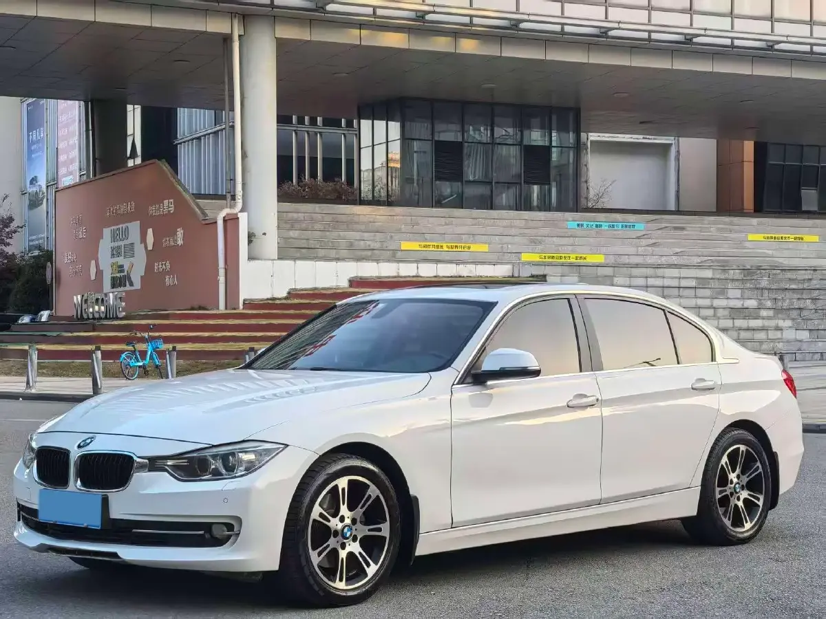 2014 BMW 3 Series 2.0T 245HP L4 8AT