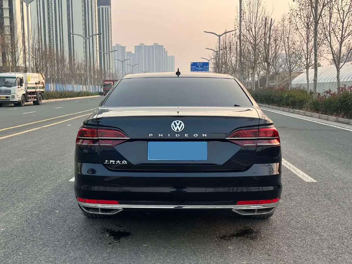 2018 Volkswagen Phideon 2.0T 224HP L4 7DCT,autocango,china used car exporter,china ev exporter,chinese used car exporter,chinese used ev exporter