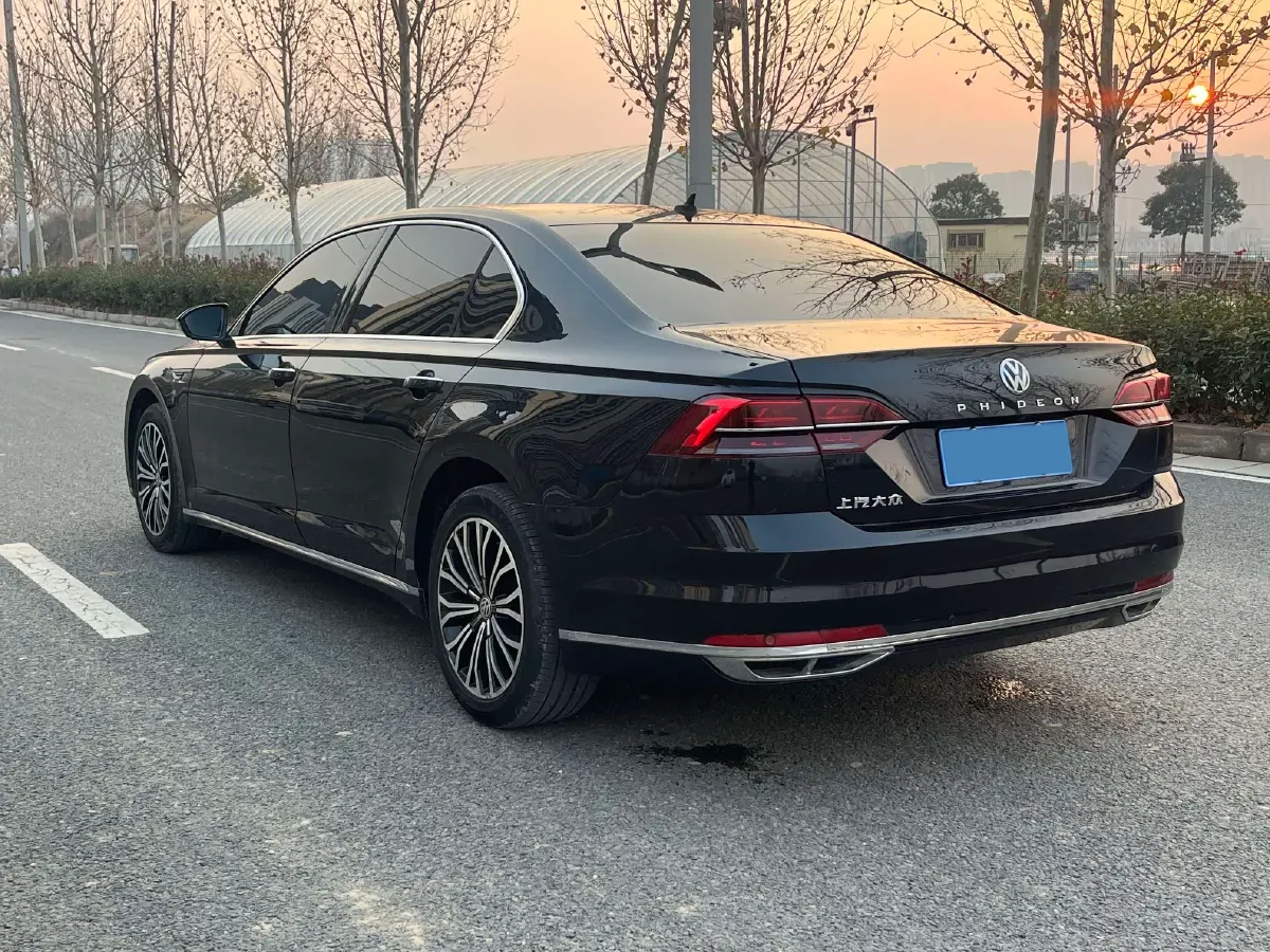 2018 Volkswagen Phideon 2.0T 224HP L4 7DCT,autocango,china used car exporter,china ev exporter,chinese used car exporter,chinese used ev exporter
