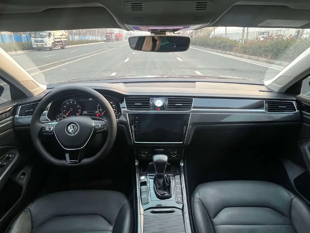 2018 Volkswagen Phideon 2.0T 224HP L4 7DCT,autocango,china used car exporter,china ev exporter,chinese used car exporter,chinese used ev exporter