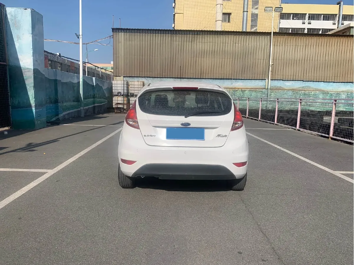 2013 Ford Fiesta 1.5L 110HP L4 6DCT,autocango,china used car exporter,china ev exporter,chinese used car exporter,chinese used ev exporter