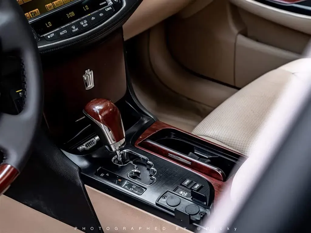 2010 Toyota Crown 3.0L 227HP V6 6AT,autocango,china used car exporter,china ev exporter,chinese used car exporter,chinese used ev exporter