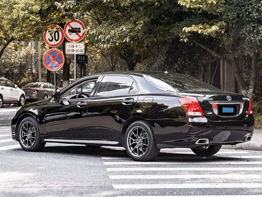 2010 Toyota Crown 3.0L 227HP V6 6AT,autocango,china used car exporter,china ev exporter,chinese used car exporter,chinese used ev exporter