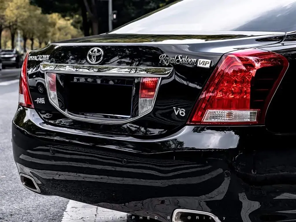 2010 Toyota Crown 3.0L 227HP V6 6AT,autocango,china used car exporter,china ev exporter,chinese used car exporter,chinese used ev exporter