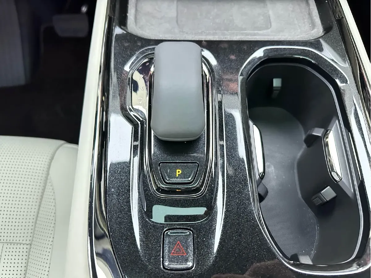 2024 Zeekr 009 BEV 108KWH,autocango,china used car exporter,china ev exporter,chinese used car exporter,chinese used ev exporter