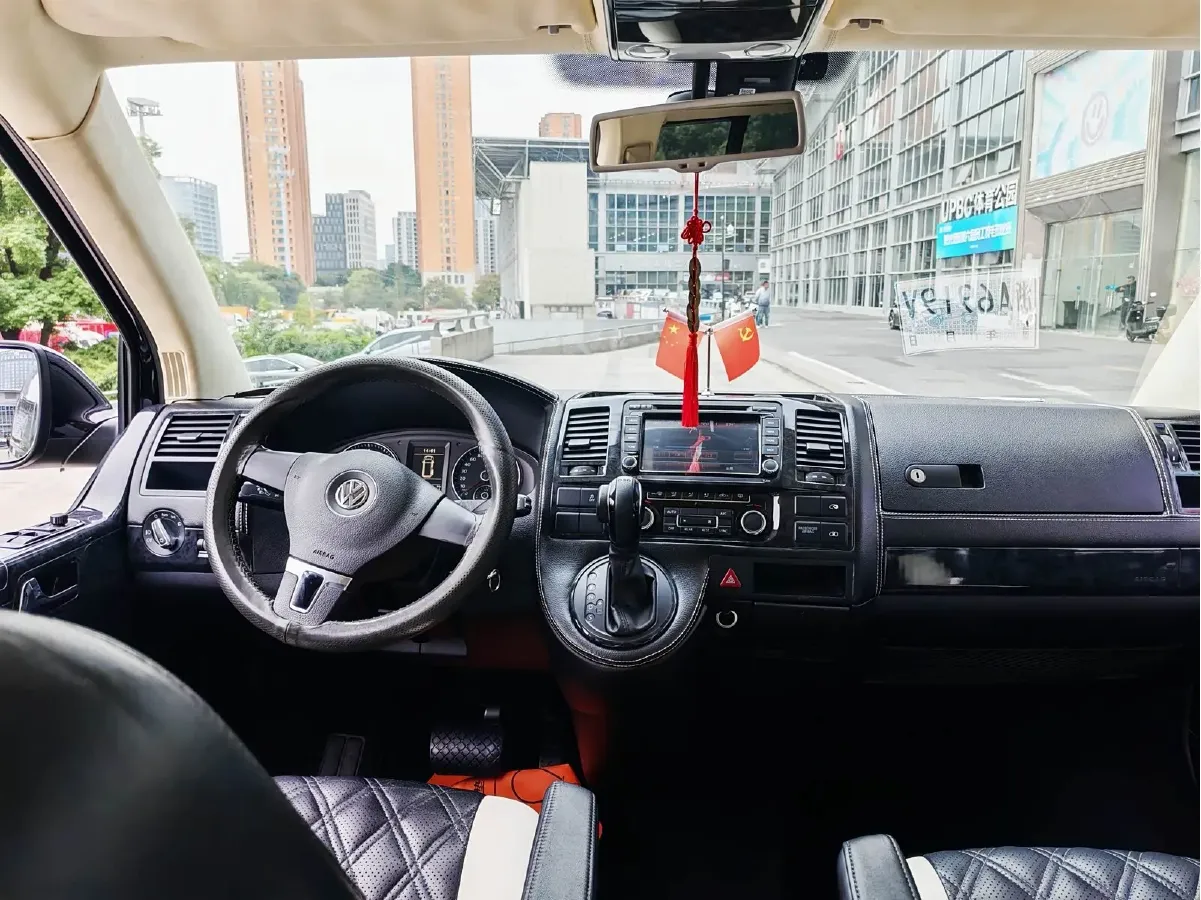 2015 Volkswagen Caravelle 2.0T 204HP L4 7DCT,autocango,china used car exporter,china ev exporter,chinese used car exporter,chinese used ev exporter