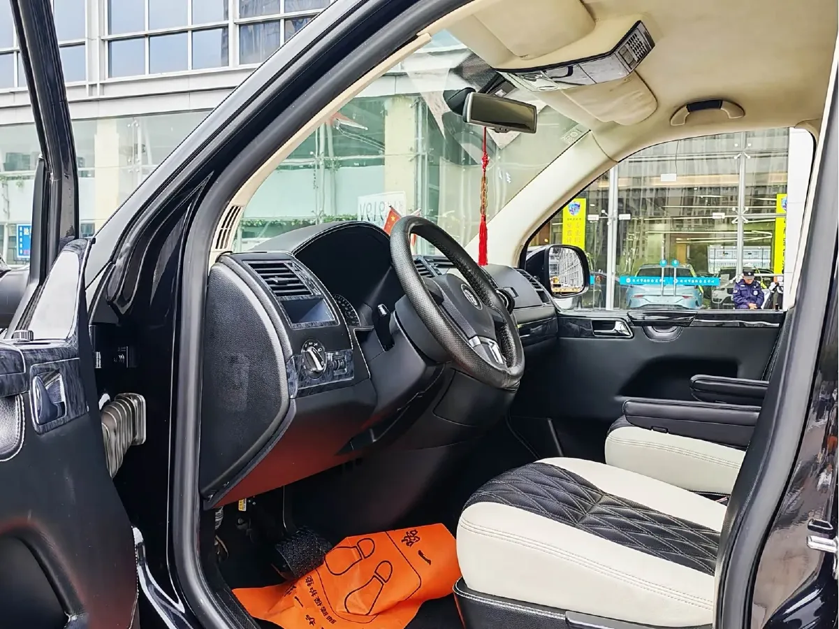 2015 Volkswagen Caravelle 2.0T 204HP L4 7DCT,autocango,china used car exporter,china ev exporter,chinese used car exporter,chinese used ev exporter