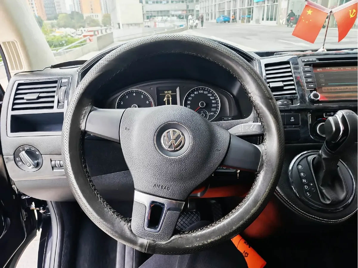 2015 Volkswagen Caravelle 2.0T 204HP L4 7DCT,autocango,china used car exporter,china ev exporter,chinese used car exporter,chinese used ev exporter