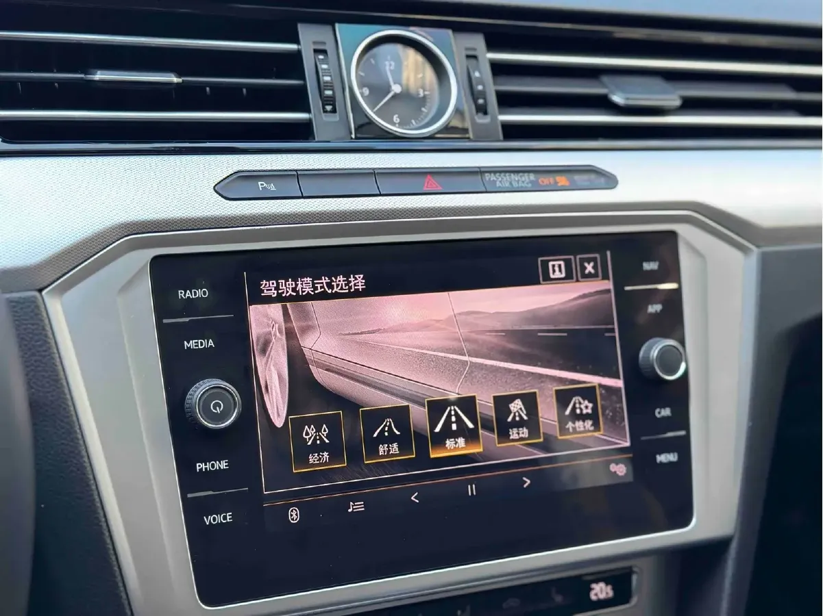 2018 Volkswagen Alltrack 2.0T 220HP L4 6DCT,autocango,china used car exporter,china ev exporter,chinese used car exporter,chinese used ev exporter