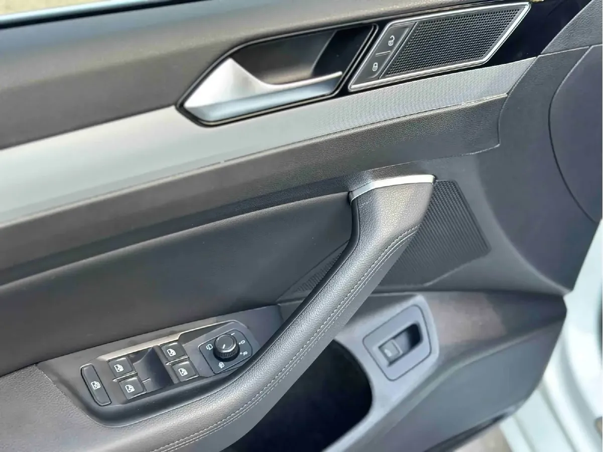 2018 Volkswagen Alltrack 2.0T 220HP L4 6DCT,autocango,china used car exporter,china ev exporter,chinese used car exporter,chinese used ev exporter