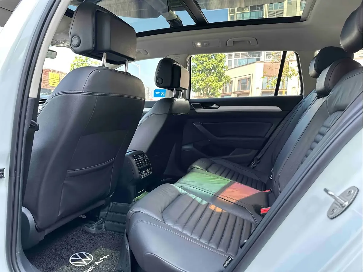 2018 Volkswagen Alltrack 2.0T 220HP L4 6DCT,autocango,china used car exporter,china ev exporter,chinese used car exporter,chinese used ev exporter