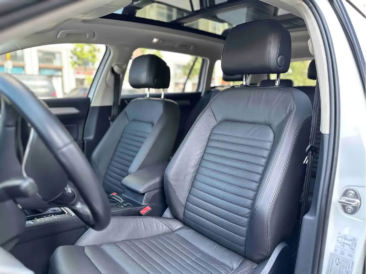 2018 Volkswagen Alltrack 2.0T 220HP L4 6DCT,autocango,china used car exporter,china ev exporter,chinese used car exporter,chinese used ev exporter