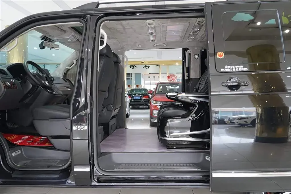 2016 Volkswagen Multivan 2.0T 204HP L4 7DCT,autocango,china used car exporter,china ev exporter,chinese used car exporter,chinese used ev exporter