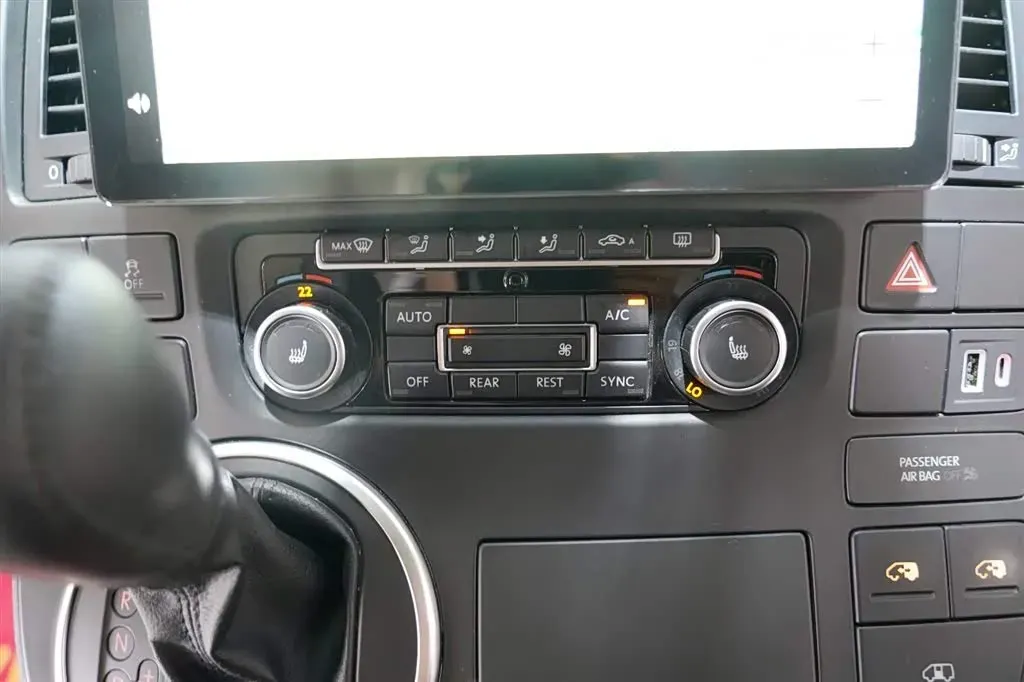 2016 Volkswagen Multivan 2.0T 204HP L4 7DCT,autocango,china used car exporter,china ev exporter,chinese used car exporter,chinese used ev exporter